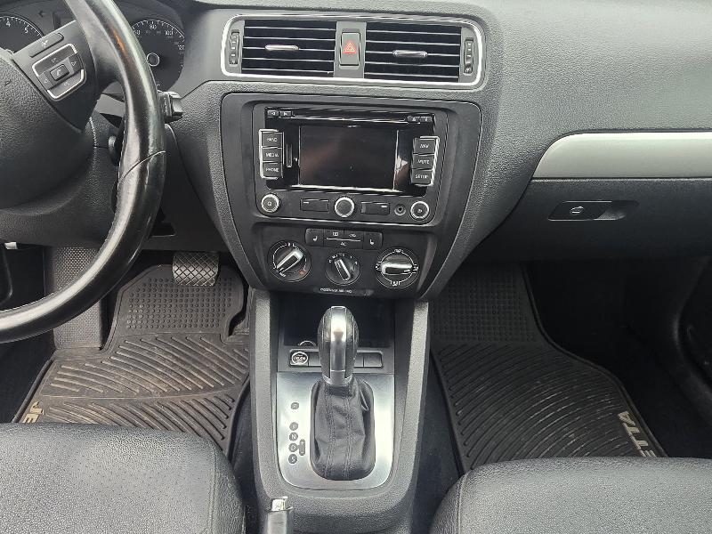 Volkswagen Jetta SEL PZEV 2011