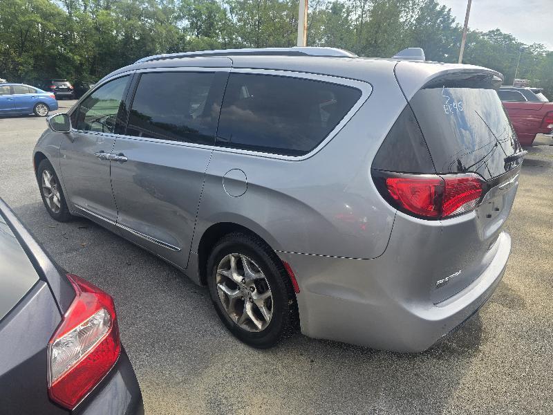 Chrysler Pacifica Limited 2017