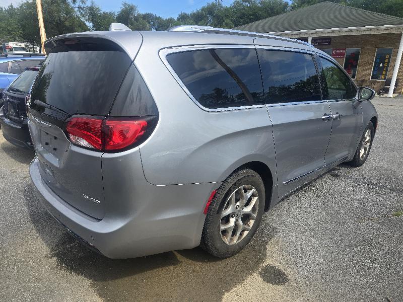 Chrysler Pacifica Limited 2017