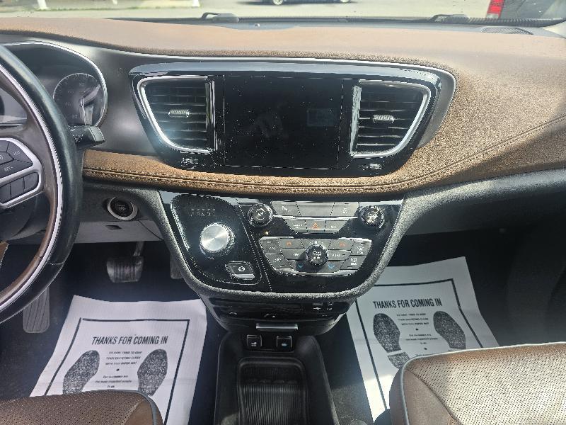 Chrysler Pacifica Limited 2017