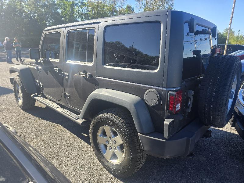 Jeep Wrangler photo 4