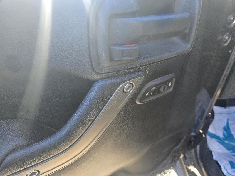 Jeep Wrangler photo 8