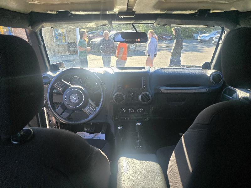 Jeep Wrangler photo 9