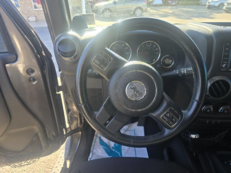 Jeep Wrangler photo 12