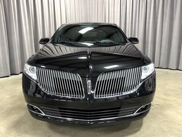 2015 Lincoln MKT photo 2