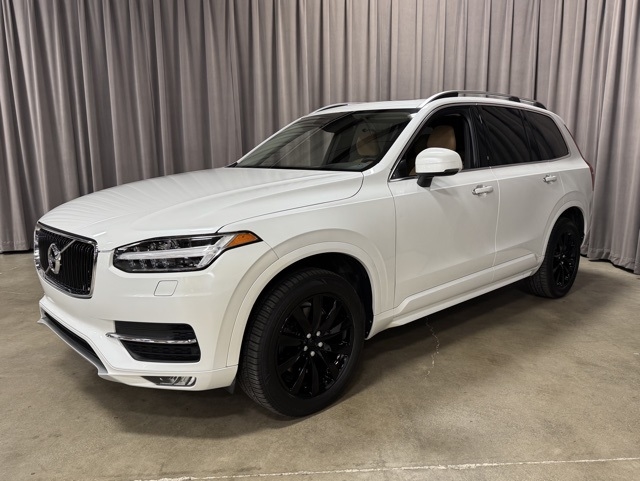 2016 Volvo XC90 T6 Momentum photo 3