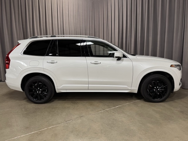 2016 Volvo XC90 T6 Momentum photo 4