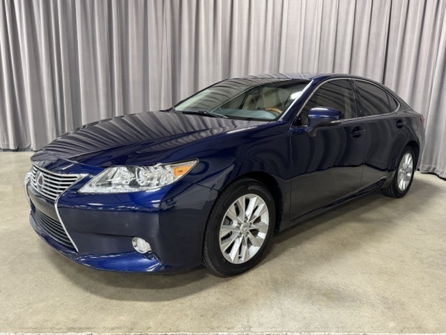 Lexus ES 300h Sedan 2013