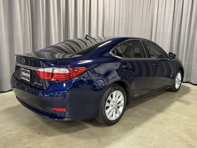Lexus ES 300h Sedan 2013