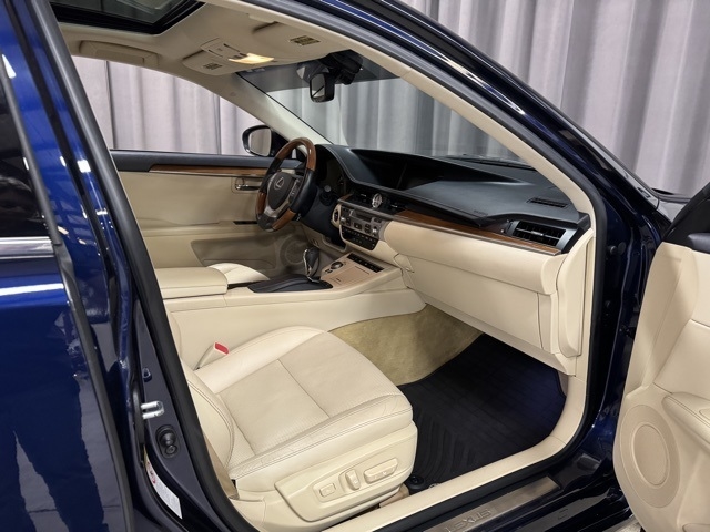 Lexus ES 300h Sedan 2013