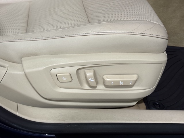 Lexus ES 300h Sedan 2013