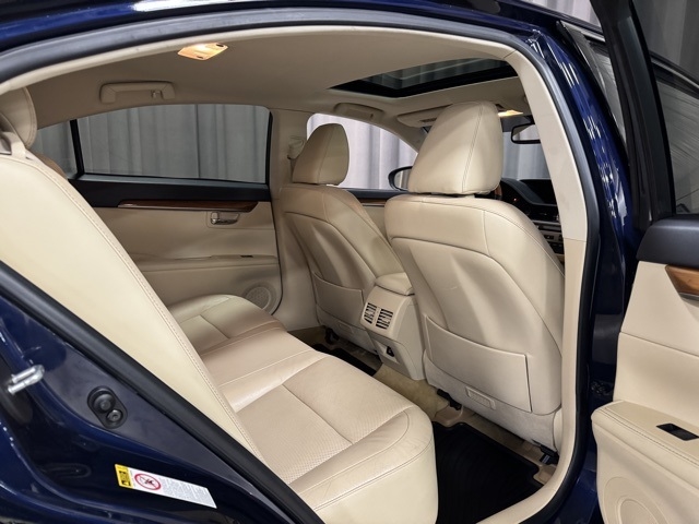 Lexus ES 300h Sedan 2013