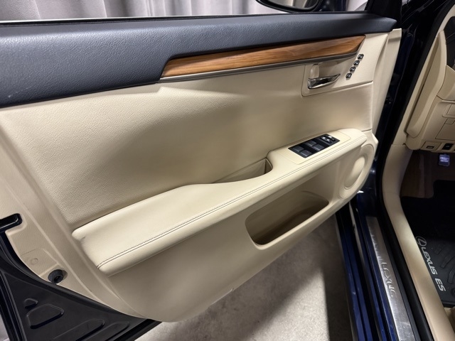 Lexus ES 300h Sedan 2013