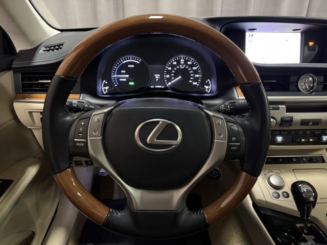Lexus ES 300h Sedan 2013