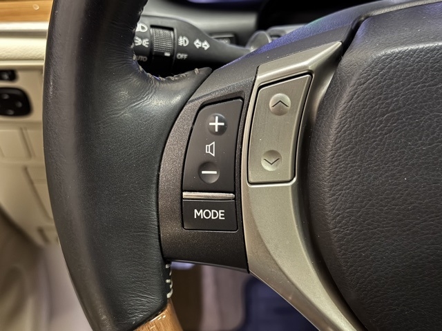 Lexus ES 300h Sedan 2013