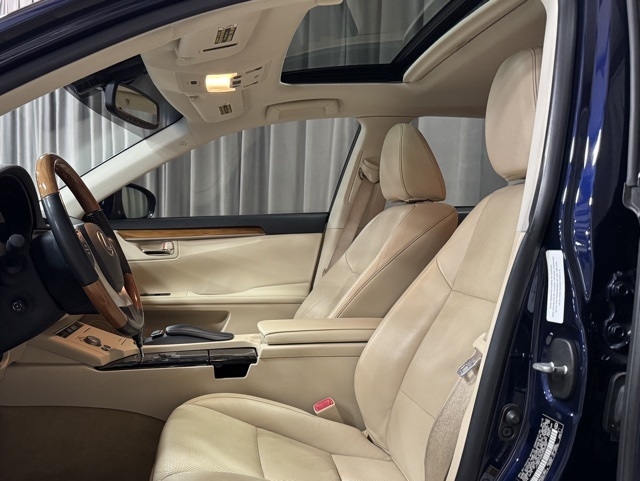 Lexus ES 300h Sedan 2013