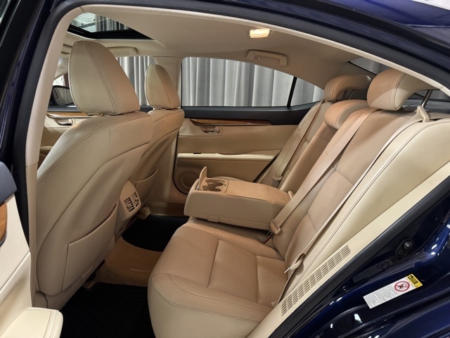 Lexus ES 300h Sedan 2013