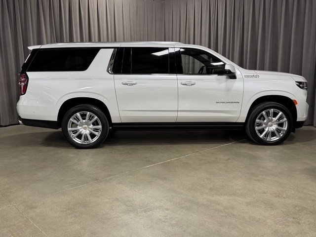Chevrolet Suburban High Country 4WD 2023