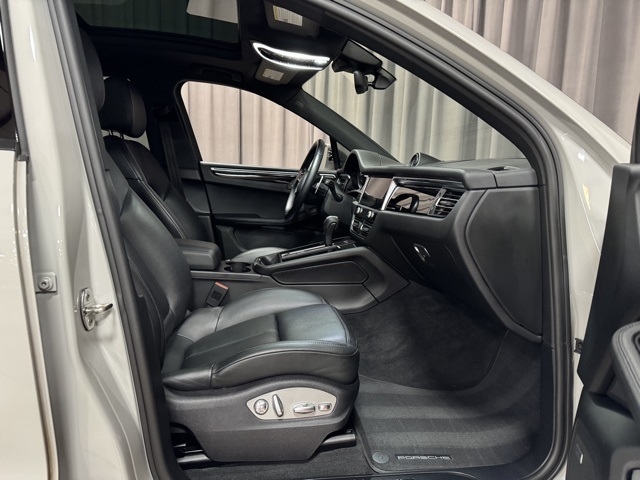 Porsche Macan Base 2022