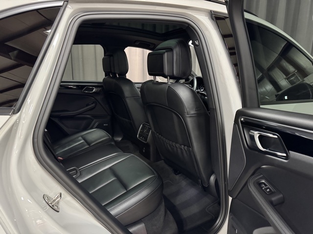 Porsche Macan Base 2022