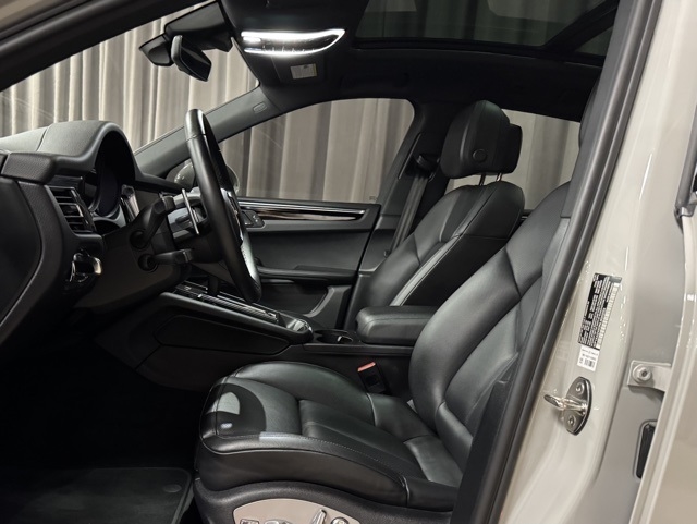 Porsche Macan Base 2022