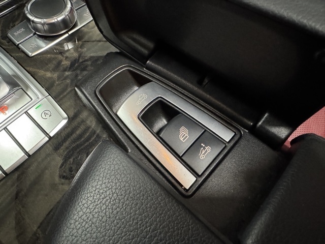 Mercedes-Benz SL-Class SL550 2016