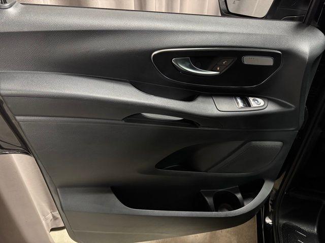 Mercedes-Benz Metris Passenger Van 2016