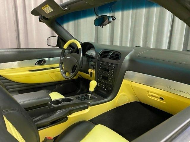 Ford Thunderbird Deluxe 2002