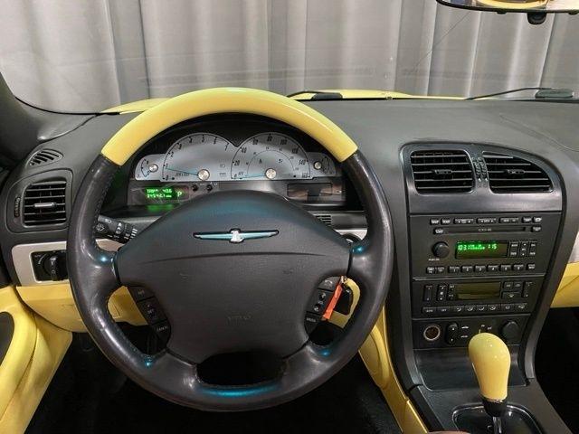 Ford Thunderbird Deluxe 2002