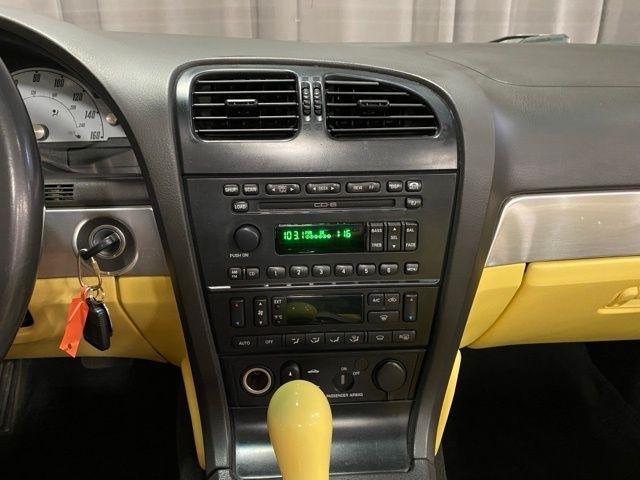 Ford Thunderbird Deluxe 2002