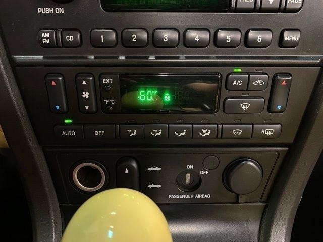 Ford Thunderbird Deluxe 2002