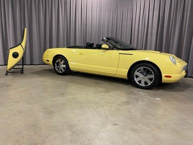 Ford Thunderbird Deluxe 2002