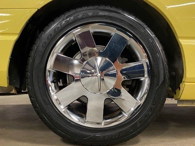 Ford Thunderbird Deluxe 2002