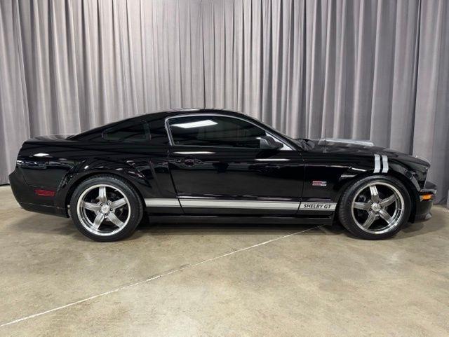 Ford Mustang GT Deluxe Coupe 2007