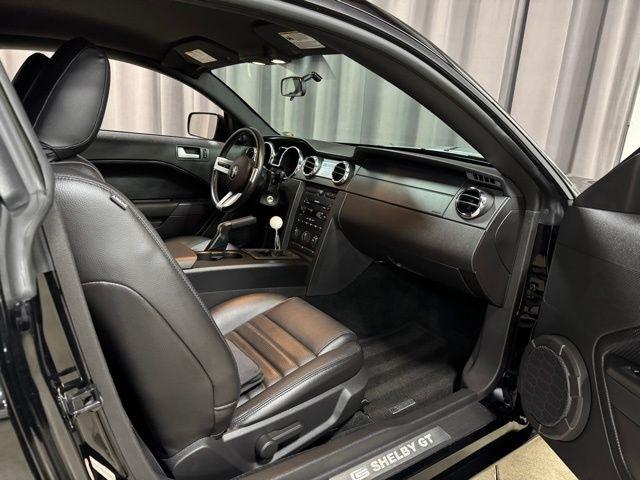 Ford Mustang GT Deluxe Coupe 2007