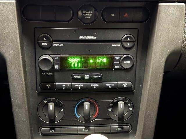 Ford Mustang GT Deluxe Coupe 2007