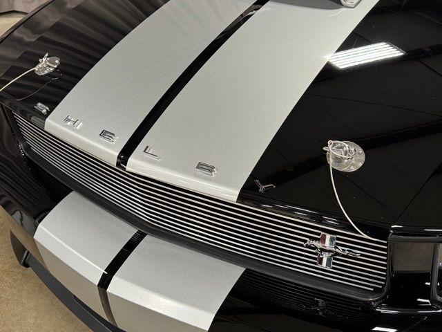 Ford Mustang GT Deluxe Coupe 2007