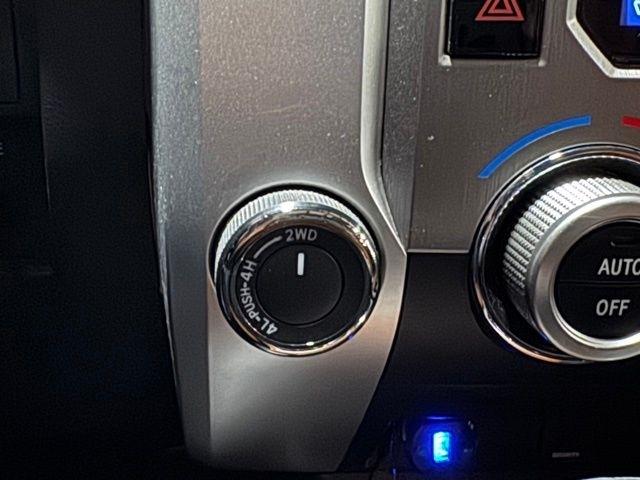 Toyota Tundra Platinum CrewMax 5.7L 4WD 2019