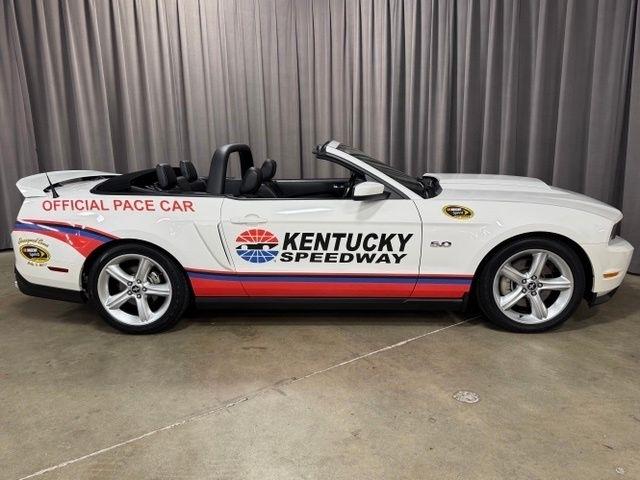 Ford Mustang GT convertible 2012