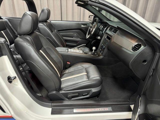 Ford Mustang GT convertible 2012