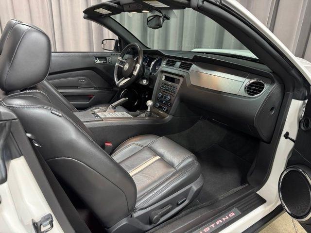 Ford Mustang GT convertible 2012