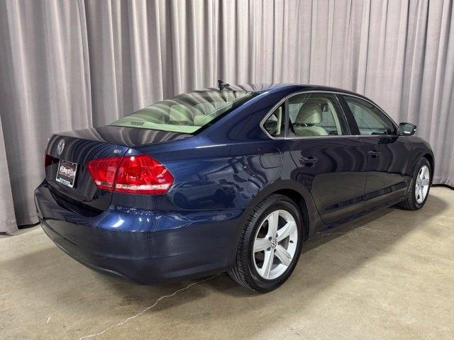Volkswagen Passat 2.5L SE MT 2013