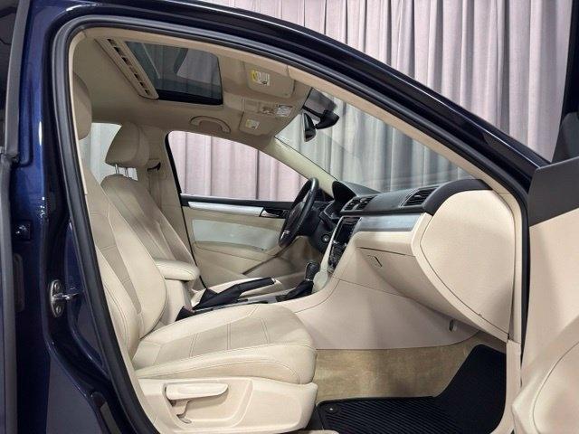 Volkswagen Passat 2.5L SE MT 2013