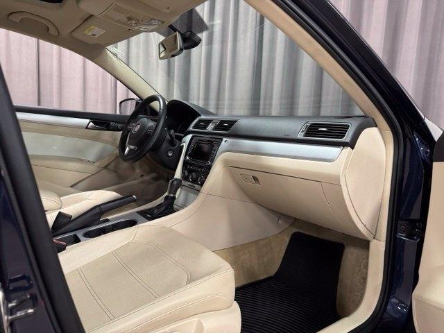 Volkswagen Passat 2.5L SE MT 2013