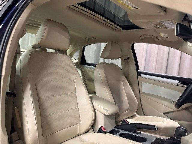 Volkswagen Passat 2.5L SE MT 2013