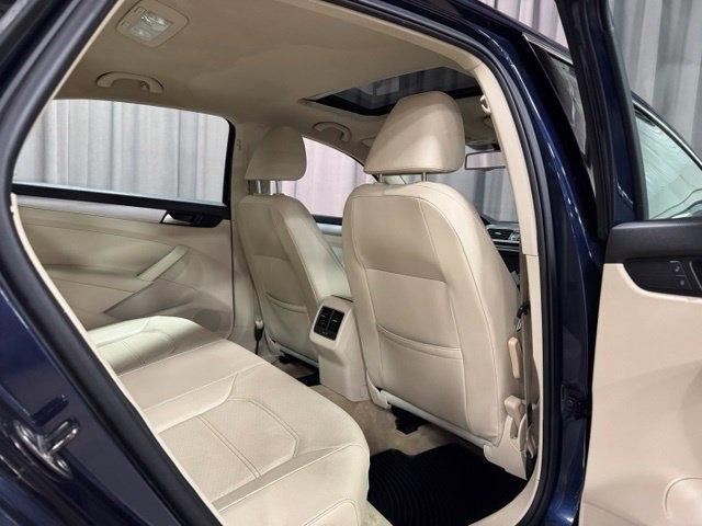 Volkswagen Passat 2.5L SE MT 2013