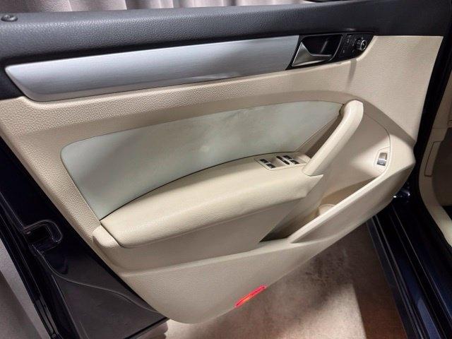 Volkswagen Passat 2.5L SE MT 2013