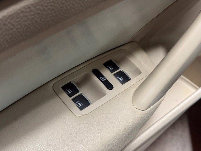 Volkswagen Passat 2.5L SE MT 2013