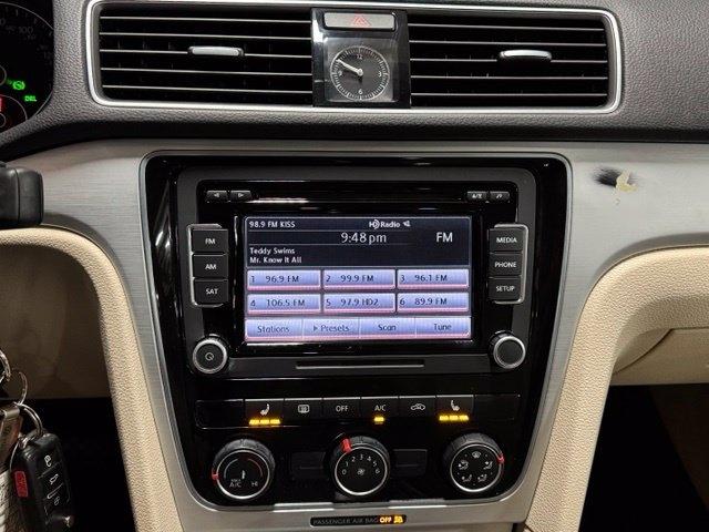 Volkswagen Passat 2.5L SE MT 2013