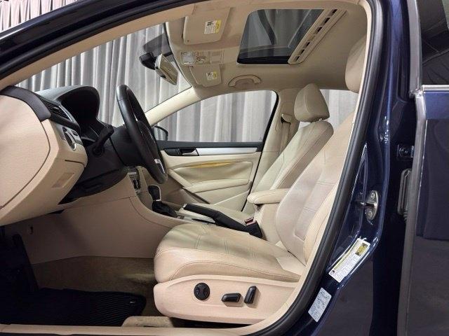 Volkswagen Passat 2.5L SE MT 2013